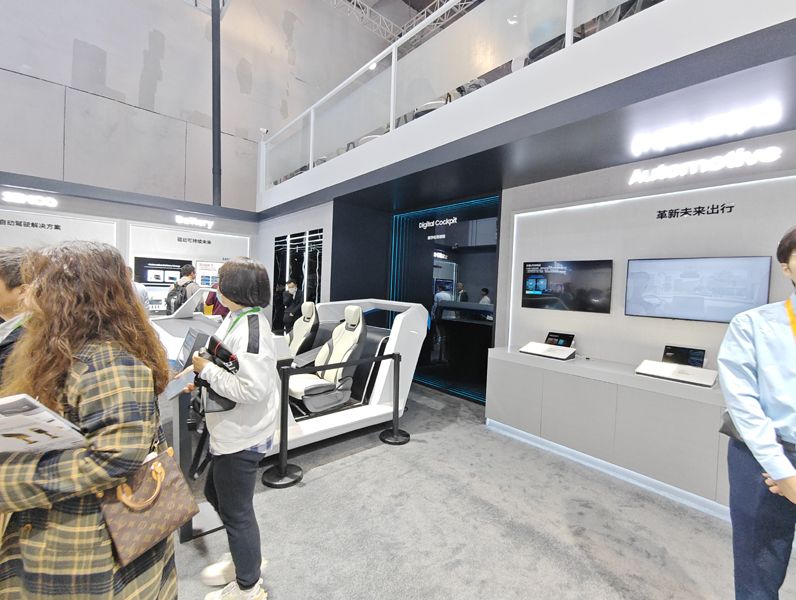 西班牙简约风展台搭建