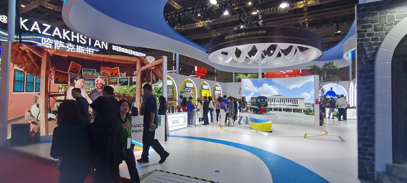 合肥跨境日用百货展高效展台搭建现场